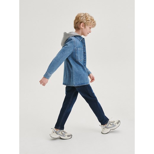 Reserved - Elastyczne jeansy carrot - granatowy ze sklepu Reserved w kategorii Spodnie chłopięce - zdjęcie 169507089