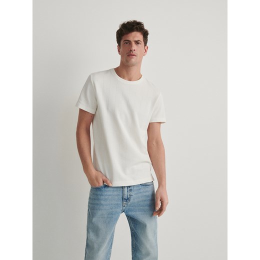 Reserved - T-shirt regular ze strukturalnej dzianiny - złamana biel ze sklepu Reserved w kategorii T-shirty męskie - zdjęcie 169507386