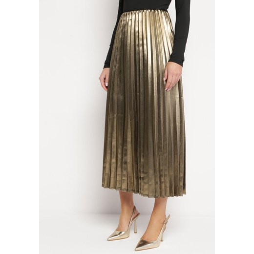 Złota  Plisowana Spódnica Maxi z Metalicznym Połyskiem Relita ze sklepu Born2be Odzież w kategorii Spódnice - zdjęcie 169508797