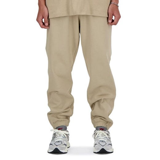 Spodnie New Balance MP41508SOT - beżowe ze sklepu streetstyle24.pl w kategorii Spodnie męskie - zdjęcie 169527555