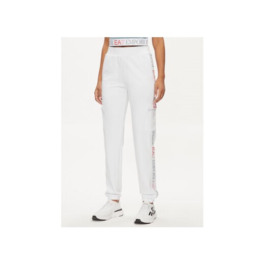 EA7 Emporio Armani Spodnie dresowe 3DTP64 TJKWZ 1100 Biały Regular Fit ze sklepu MODIVO w kategorii Spodnie damskie - zdjęcie 169536435