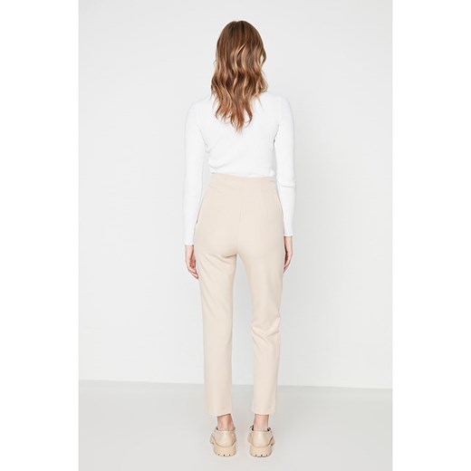 Beżowe spodnie damskie Trendyol 