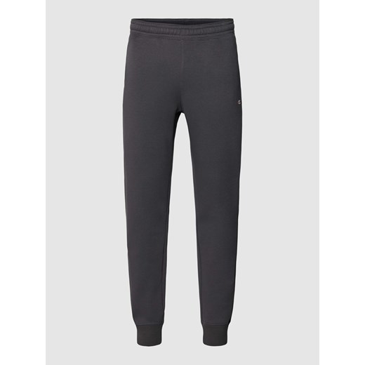 Spodnie dresowe o kroju regular fit z elastycznym pasem ze sklepu Peek&Cloppenburg  w kategorii Spodnie męskie - zdjęcie 169558086