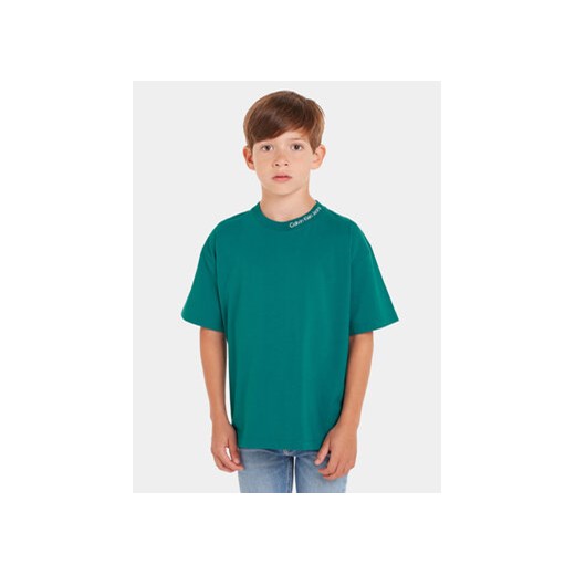 Calvin Klein Jeans T-Shirt Intrasia IB0IB02032 Zielony Relaxed Fit ze sklepu MODIVO w kategorii T-shirty chłopięce - zdjęcie 169570515