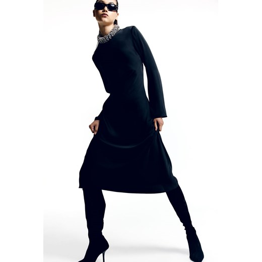 H & M - Satynowa sukienka z odkrytymi plecami - Czarny H & M XS H&M