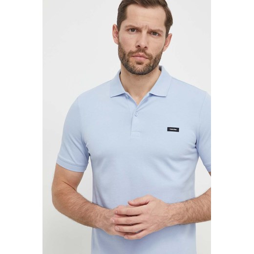 Calvin Klein polo męski kolor niebieski gładki ze sklepu ANSWEAR.com w kategorii T-shirty męskie - zdjęcie 169601355