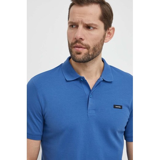 Calvin Klein polo męski kolor niebieski gładki ze sklepu ANSWEAR.com w kategorii T-shirty męskie - zdjęcie 169601359