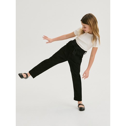 Reserved - Jeansy baggy z paskiem - czarny ze sklepu Reserved w kategorii Spodnie dziewczęce - zdjęcie 169602298
