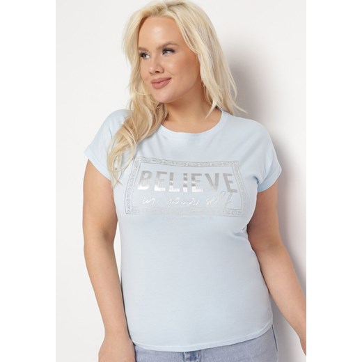 Jasnoniebieski Bawełniany T-shirt z Ozdobnym Napisem Dellphia ze sklepu Born2be Odzież w kategorii Bluzki damskie - zdjęcie 169616679