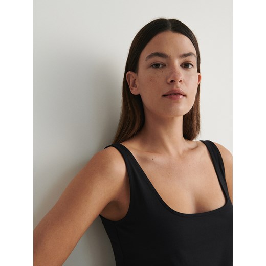 Sukienka Reserved na jesień dopasowana