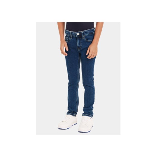 Calvin Klein Jeans Jeansy IB0IB01998 Granatowy Slim Fit ze sklepu MODIVO w kategorii Spodnie chłopięce - zdjęcie 169634715