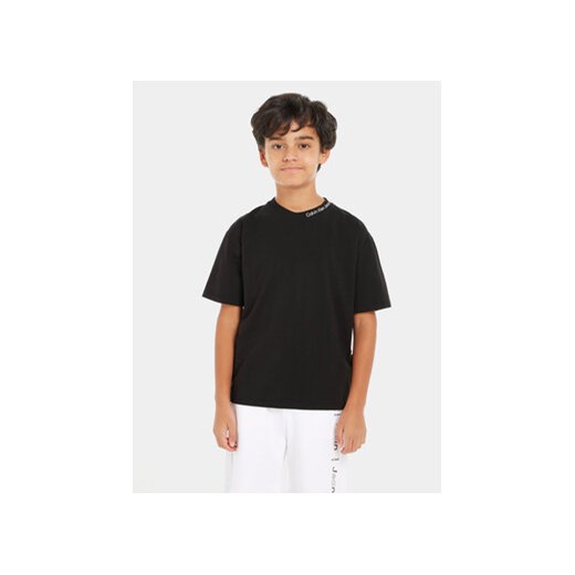 Calvin Klein Jeans T-Shirt Intrasia IB0IB02032 Czarny Relaxed Fit ze sklepu MODIVO w kategorii T-shirty chłopięce - zdjęcie 169635317