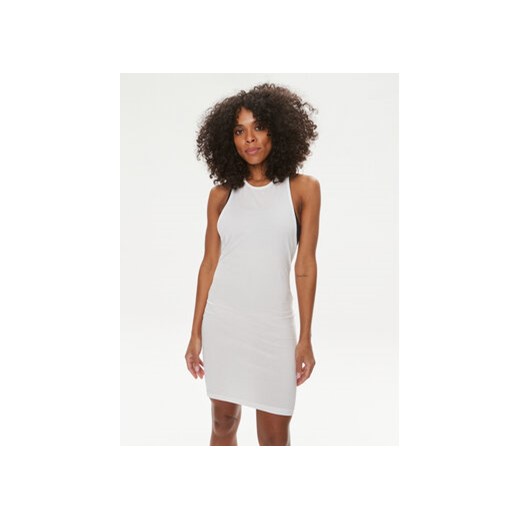 Calvin Klein Swimwear Sukienka plażowa KW0KW02480 Biały Regular Fit ze sklepu MODIVO w kategorii Odzież plażowa - zdjęcie 169636016