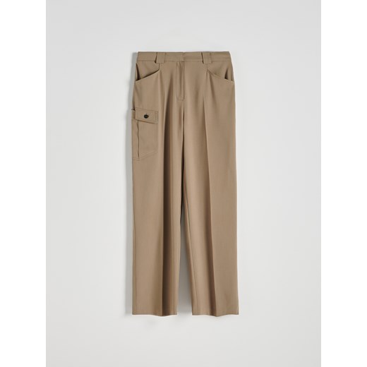 Reserved - Spodnie z kieszenią cargo - oliwkowy ze sklepu Reserved w kategorii Spodnie damskie - zdjęcie 169637068
