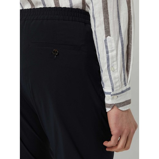 Spodnie sportowe z kieszeniami zapinanymi na zamek błyskawiczny model ‘Fino’ Windsor 54 Peek&Cloppenburg  promocja