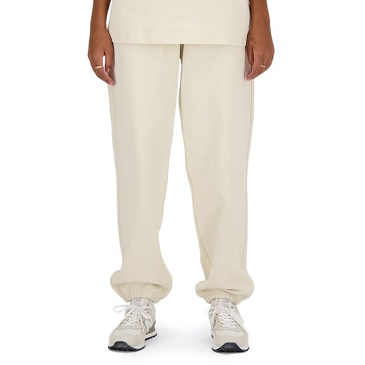Spodnie New Balance WP41513LIN - beżowe ze sklepu streetstyle24.pl w kategorii Spodnie damskie - zdjęcie 169645615