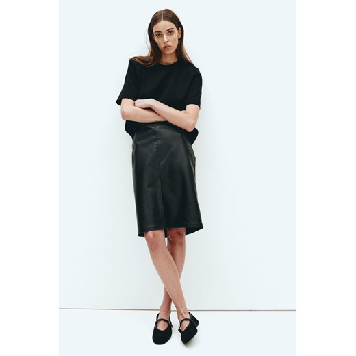 H & M - Powlekana spódnica ołówkowa - Czarny ze sklepu H&M w kategorii Spódnice - zdjęcie 169648117