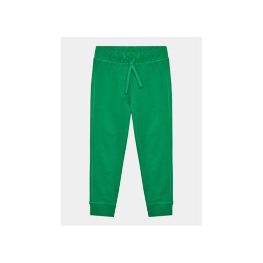 United Colors Of Benetton Spodnie dresowe 3BC1CF04P Zielony Regular Fit ze sklepu MODIVO w kategorii Spodnie chłopięce - zdjęcie 169658057
