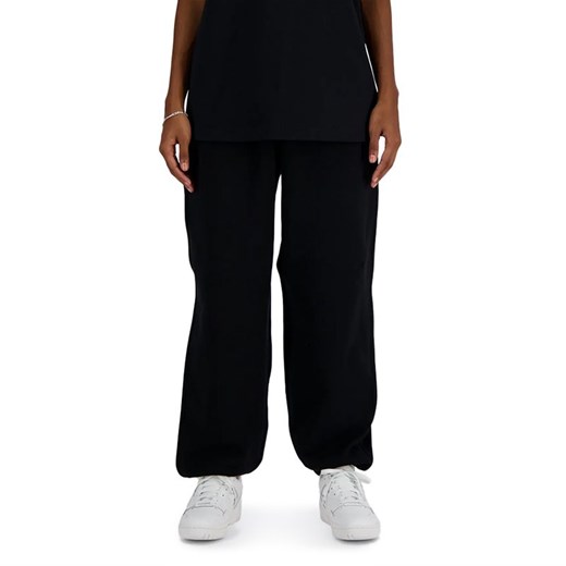 Spodnie New Balance WP41513BK - czarne ze sklepu streetstyle24.pl w kategorii Spodnie damskie - zdjęcie 169658857