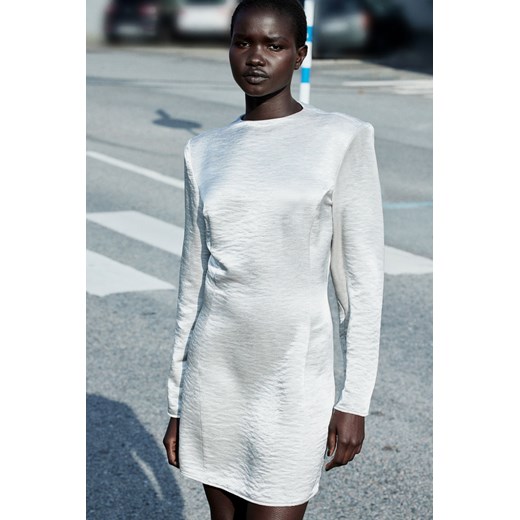 H & M - Satynowa sukienka z odkrytymi plecami - Szary ze sklepu H&M w kategorii Sukienki - zdjęcie 169677019