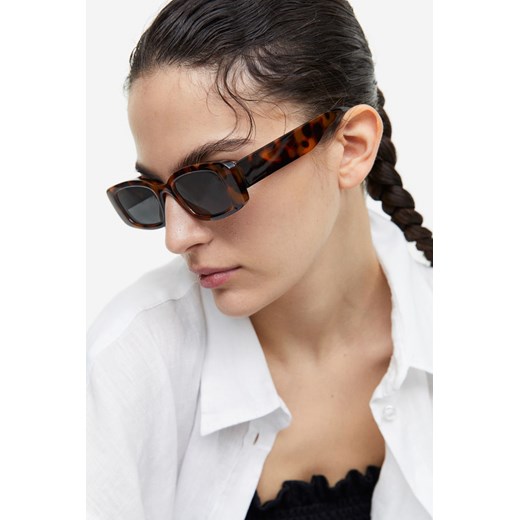 H & M - Prostokątne okulary przeciwsłoneczne - Brązowy ze sklepu H&M w kategorii Okulary przeciwsłoneczne damskie - zdjęcie 169677755