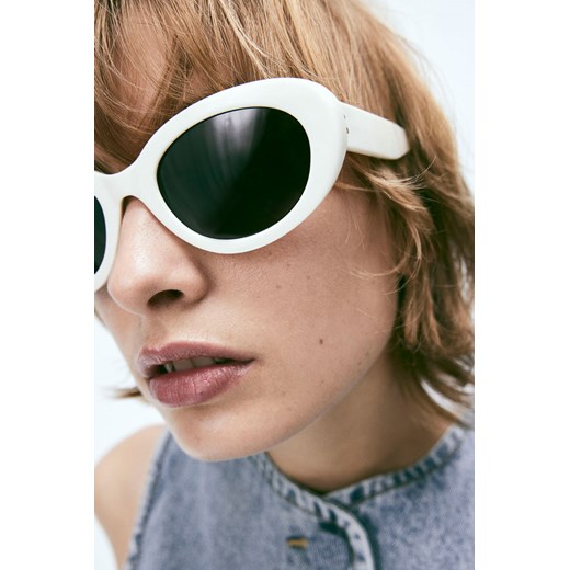 H & M - Owalne okulary przeciwsłoneczne - Biały ze sklepu H&M w kategorii Okulary przeciwsłoneczne damskie - zdjęcie 169677857