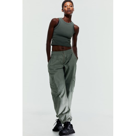 H & M - Sportowe spodnie cargo - Zielony ze sklepu H&M w kategorii Spodnie damskie - zdjęcie 169678308