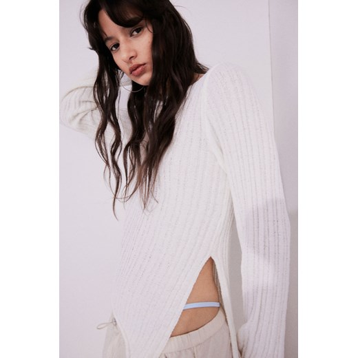 H & M - Prążkowany sweter z asymetrycznym dołem - Biały ze sklepu H&M w kategorii Swetry damskie - zdjęcie 169680405