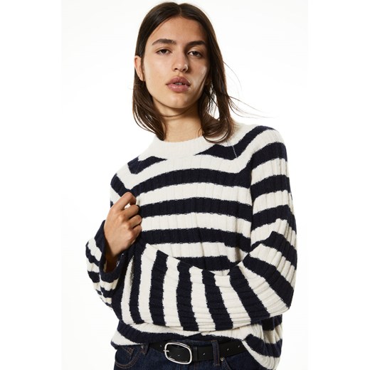 H & M - Sweter o splocie w prążki - Niebieski ze sklepu H&M w kategorii Swetry damskie - zdjęcie 169681318
