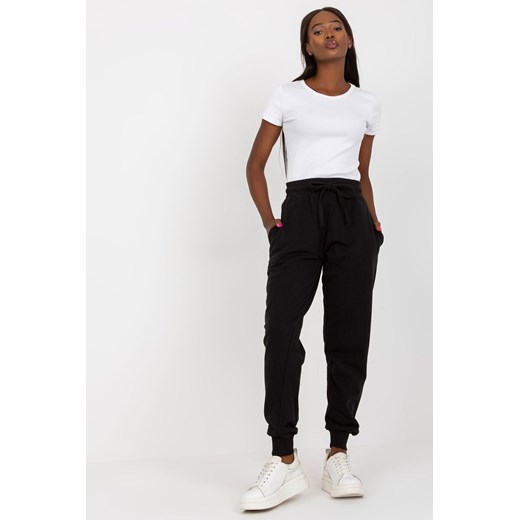 BASIC FEEL GOOD Czarne dresowe spodnie basic z kieszeniami ze sklepu 5.10.15 w kategorii Spodnie damskie - zdjęcie 169687488