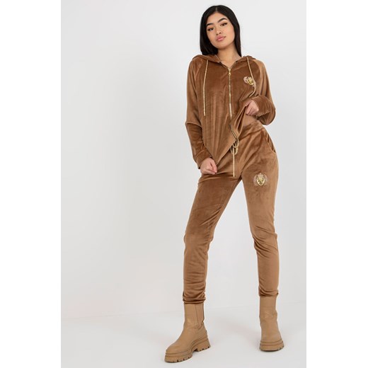 Camelowy dwuczęściowy komplet welurowy ze spodniami ze sklepu 5.10.15 w kategorii Dresy damskie - zdjęcie 169688567