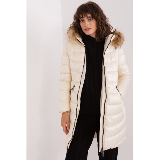 Jasnobeżowa pikowana kurtka zimowa z kapturem ze sklepu 5.10.15 w kategorii Kurtki damskie - zdjęcie 169689139