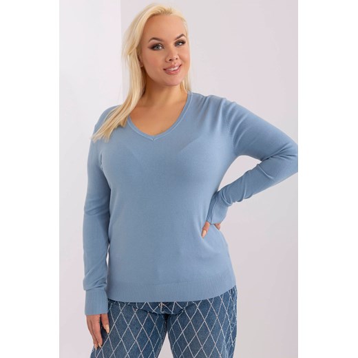 Dopasowany sweter plus size z wiskozy jasny niebieski ze sklepu 5.10.15 w kategorii Swetry damskie - zdjęcie 169689218