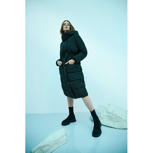 Długa pikowana damska kurtka z kapturem- czarna ze sklepu 5.10.15 w kategorii Kurtki damskie - zdjęcie 169689705
