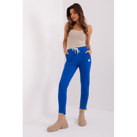 Kobaltowe spodnie dresowe bawełniane ze sklepu 5.10.15 w kategorii Spodnie damskie - zdjęcie 169690518