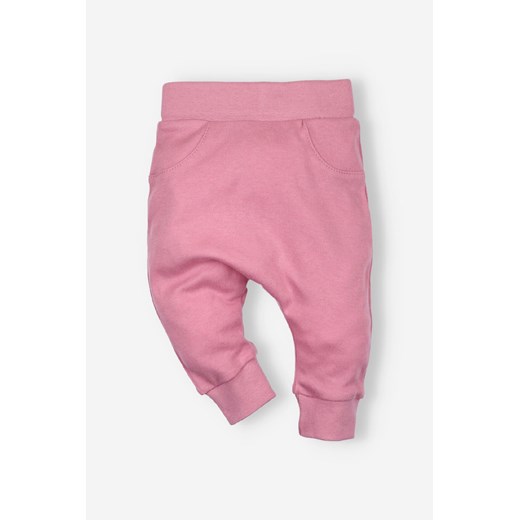 Różowe spodnie niemowlęce z bawełny dla dziewczynki ze sklepu 5.10.15 w kategorii Spodnie i półśpiochy - zdjęcie 169690797