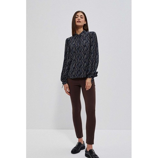 Granatowa bluzka damska z długim rękawem i geometrycznym wzorem ze sklepu 5.10.15 w kategorii Koszule damskie - zdjęcie 169692229