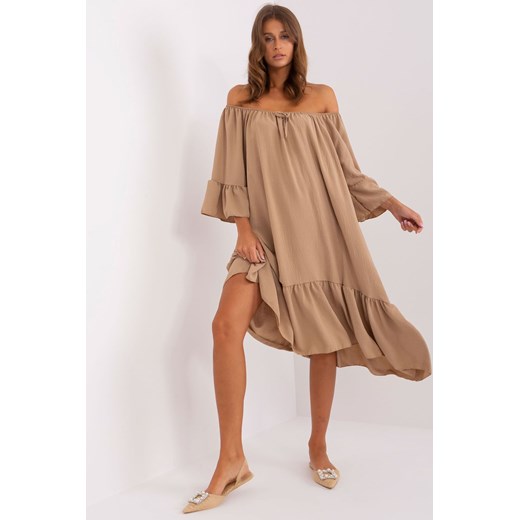Camelowa sukienka oversize z falbaną Italy Moda one size 5.10.15