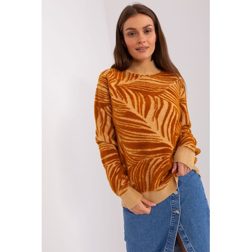 Camelowy damski sweter z golfem we wzory ze sklepu 5.10.15 w kategorii Swetry damskie - zdjęcie 169694808
