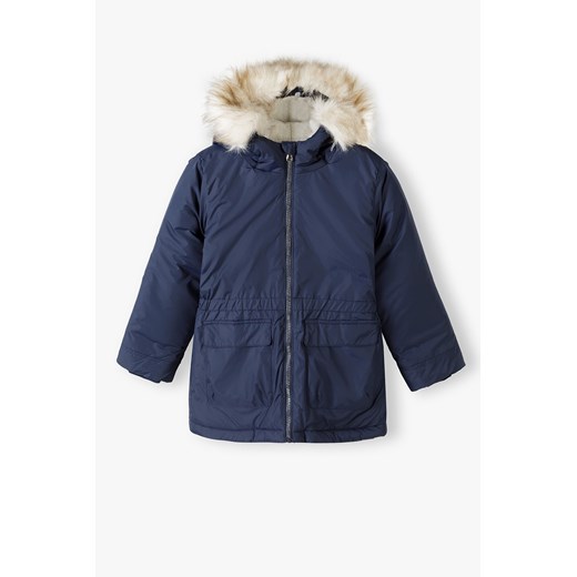 Granatowa kurtka dla dziewczynki typu parka z kapturem ze sklepu 5.10.15 w kategorii Kurtki chłopięce - zdjęcie 169697199