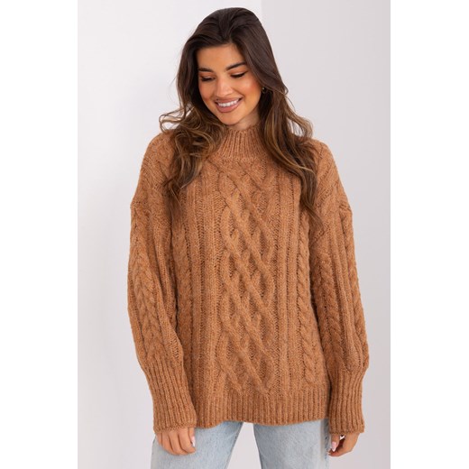 Camelowy sweter z warkoczami i ściągaczami ze sklepu 5.10.15 w kategorii Swetry damskie - zdjęcie 169700909