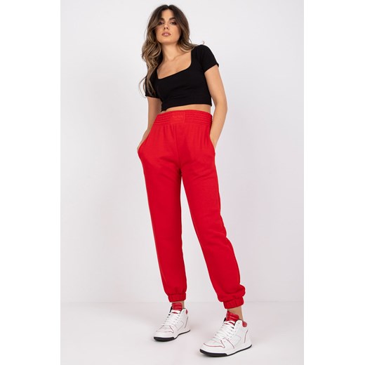 Czerwone spodnie dresowe z kieszeniami RUE PARIS ze sklepu 5.10.15 w kategorii Spodnie damskie - zdjęcie 169702057