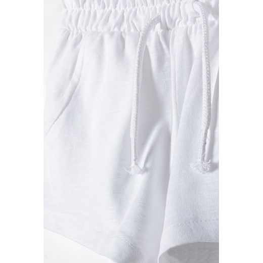 Białe szorty dresowe dla niemowlaka z bawełny Minoti 92/98 5.10.15