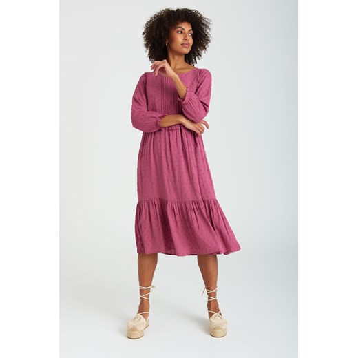 Rozkloszowania sukienka z wiskozy z rękawem 3/4 różowa ze sklepu 5.10.15 w kategorii Sukienki - zdjęcie 169704559