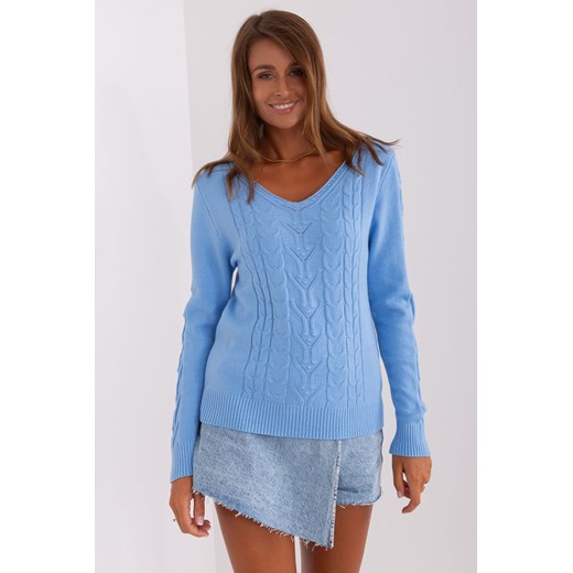 Jasnoniebieski sweter damski z warkoczami i dekoltem V one size 5.10.15