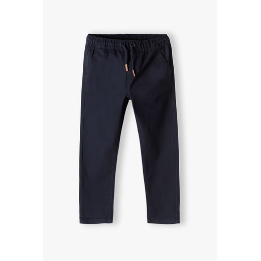 Granatowe eleganckiee spodnie dla chłopca z wiązaniem regular ze sklepu 5.10.15 w kategorii Spodnie chłopięce - zdjęcie 169708328