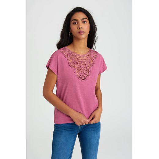 Bawełniany t-shirt damski z ozdobnym dekoltem różowy Greenpoint 38 promocja 5.10.15