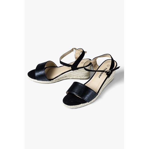Czarne sandały damskie na koturnie ze sklepu 5.10.15 w kategorii Sandały damskie - zdjęcie 169712457