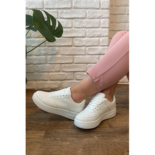 Buty sportowe damskie białe sznurowane ze sklepu 5.10.15 w kategorii Buty sportowe damskie - zdjęcie 169713175