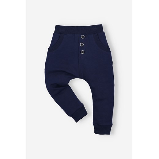 Granatowe spodnie niemowlęce z bawełny organicznej dla chłopca ze sklepu 5.10.15 w kategorii Spodnie i półśpiochy - zdjęcie 169716508